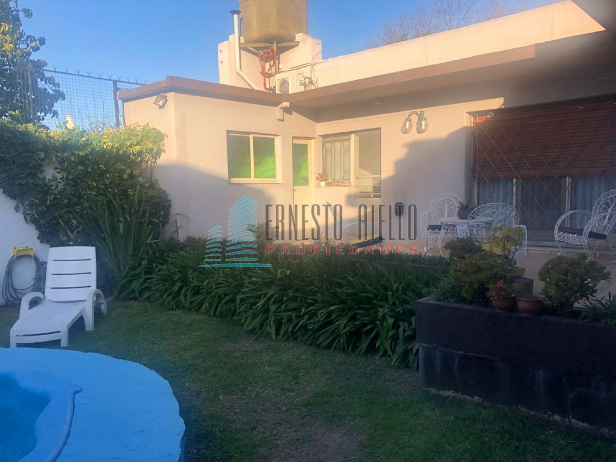 Excelente Casa con Cochera - Piscina en Quilmes Oeste - Apta Credito