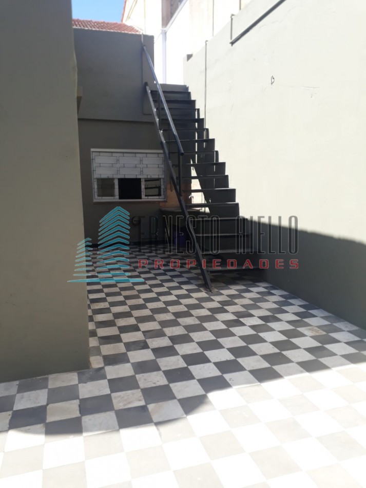 Oportunidad! - Excelente Casa en Dos Plantas - Venta - Quilmes