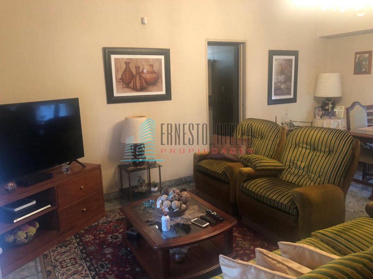 Excelente Casa con Cochera - Piscina en Quilmes Oeste - Apta Credito