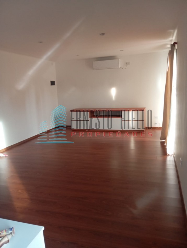 A. Venta Casa 4 Ambientes en El Pato con Piscina