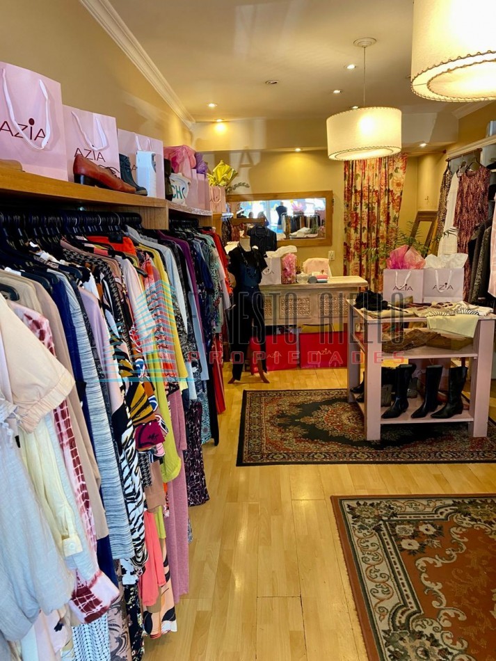 A. VENTA FONDO DE COMERCIO ROPA FEMENINA- EXCELENTE UBICACION BERNAL