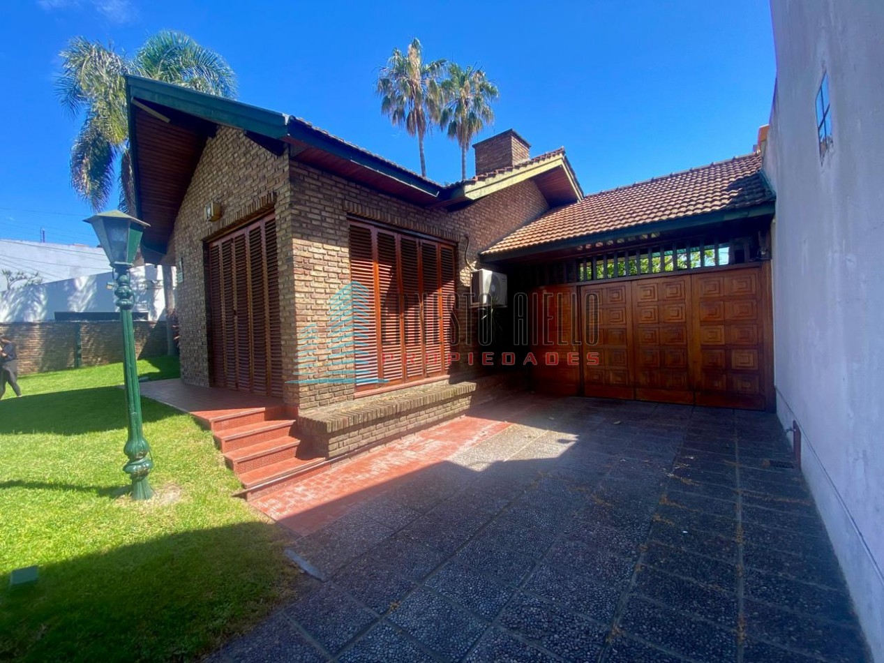 VENTA Casa con Estilo, Parque, Quincho y Depto. Independiente - Todo en una misma propiedad