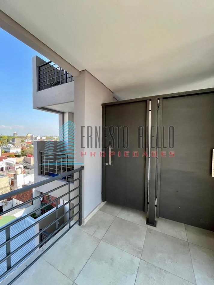A. ALQUILER DEPARTAMENTO DE DOS AMBIENTES CON BALCON EN QUILMES CENTRO.