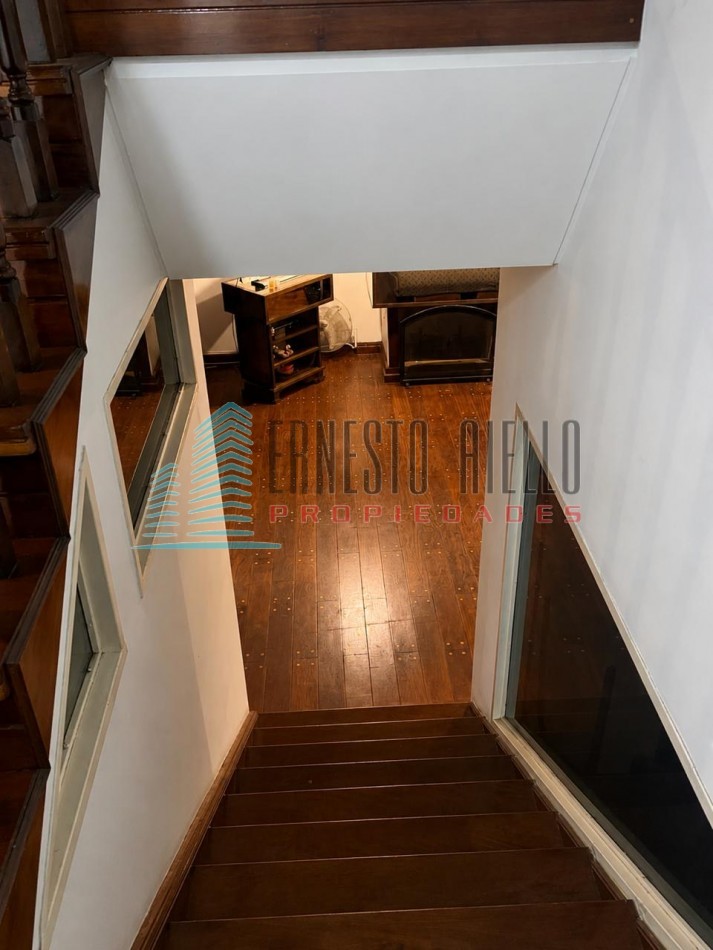 VENTA IMPECABLE CASA DOS PLANTAS CON PARQUE- ZONA RESIDENCIAL 