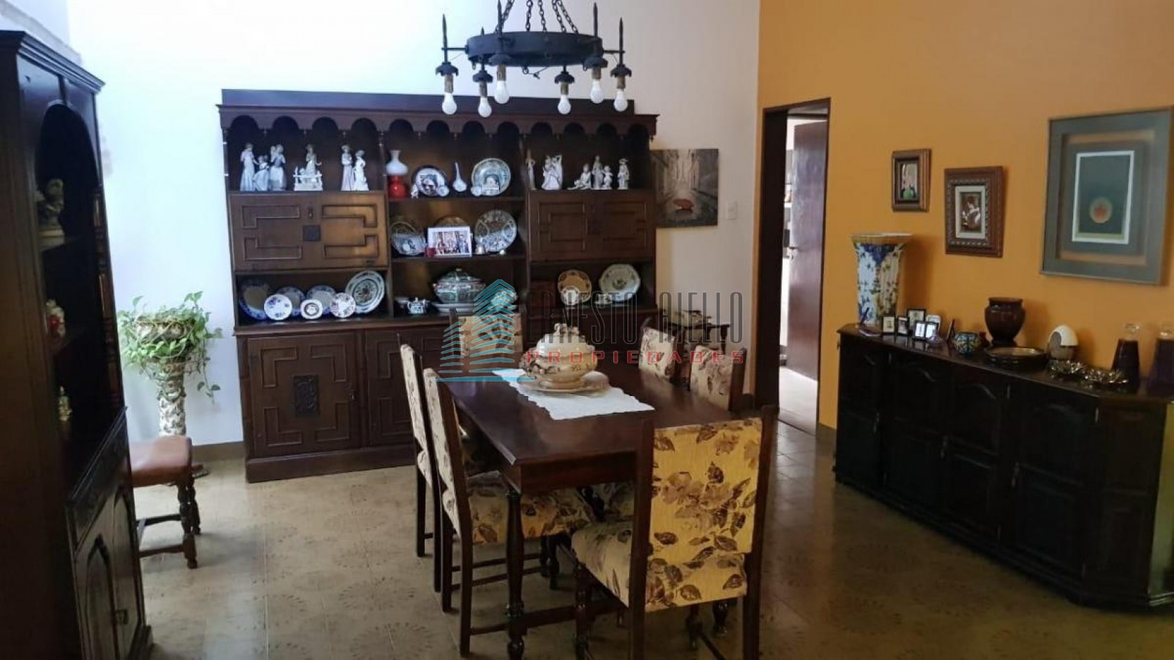 A. Venta Bernal Centro Importante Casa 5 ambientes 