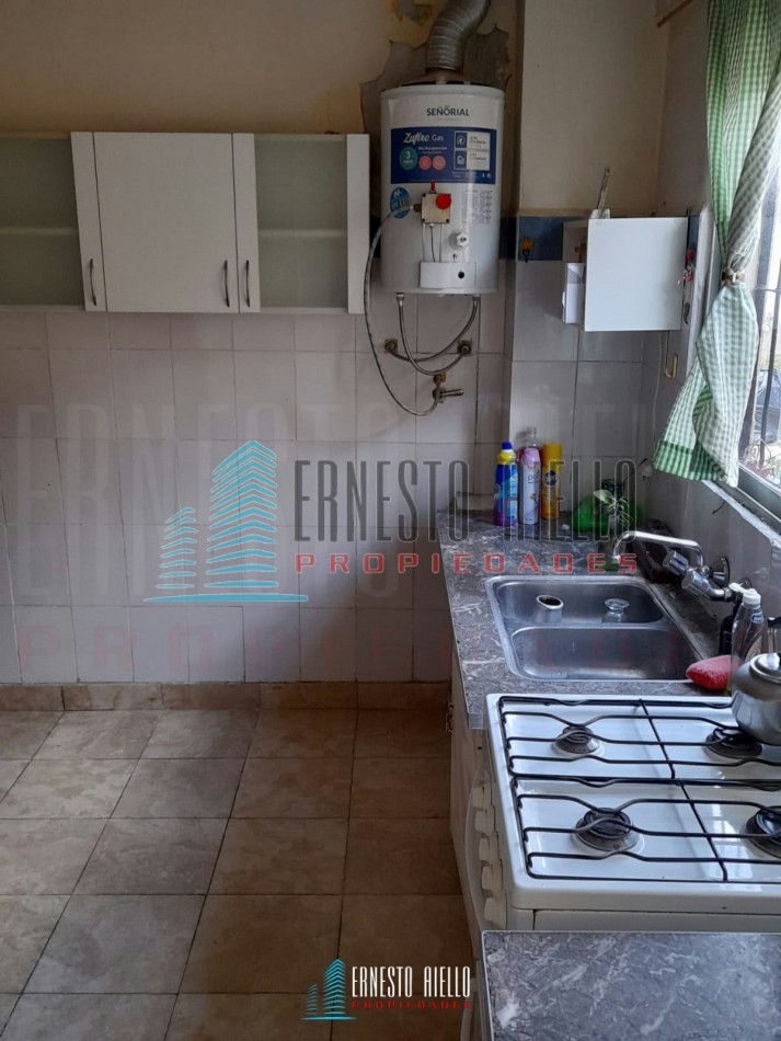 VENTA CASA 3 AMB. C/COCHERA, PATIO Y LAVADERO INDEPENDIENTE. BERAZATEGUI