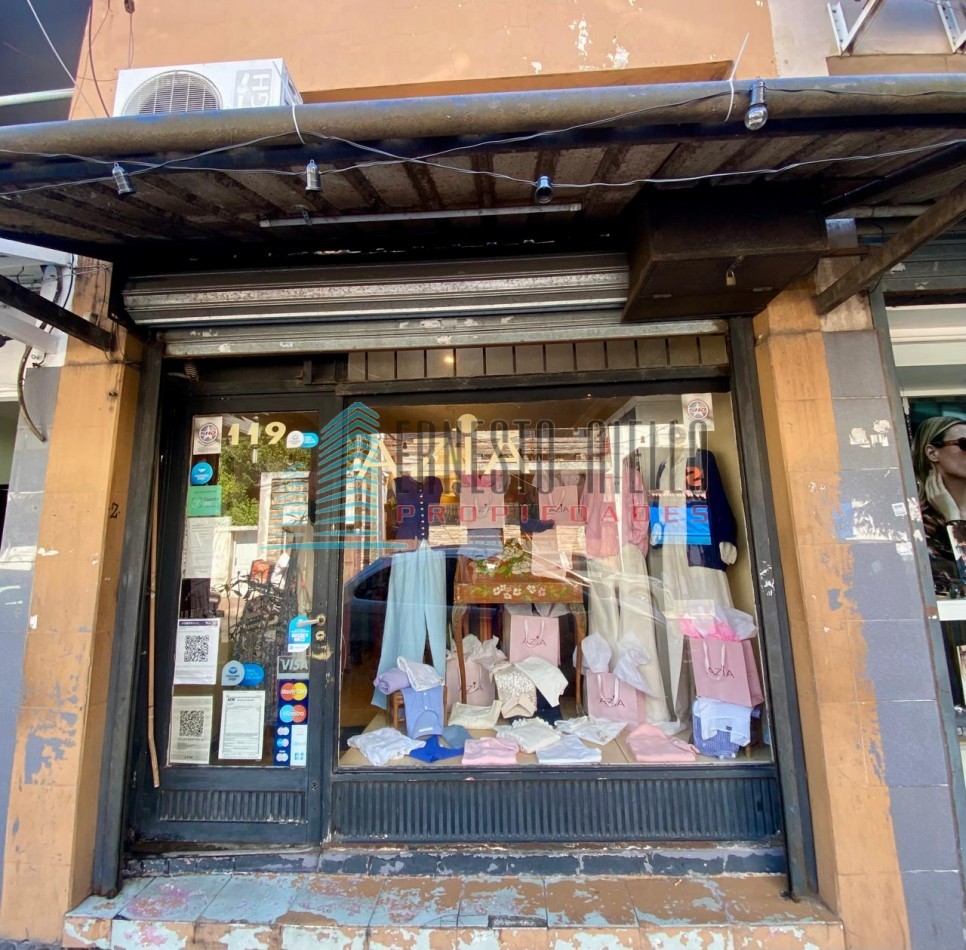 A. VENTA FONDO DE COMERCIO ROPA FEMENINA- EXCELENTE UBICACION BERNAL