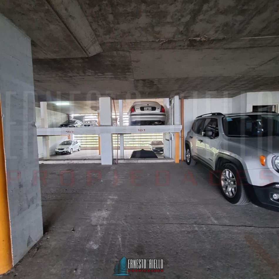 VENTA DE COMODA COCHERA EN SEGUNDO PISO EN QUILMES CENTRO.