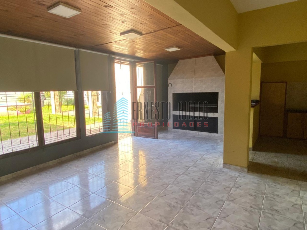 ALQUILER - VENTA Excelente Casa en Una Sola Planta con Piscina - Quilmes