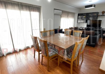 DEPARTAMENTO DE 4 AMBIENTES CON COCHERA Y BAULERA EN VENTA EN QUILMES CENTRO.