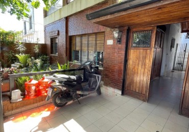 ALQUILER CASA DE 3 / 4 AMBIENTES CON COCHERA DOBLE, PARRILLA Y PARQUE.