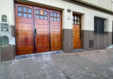 CASA DE 2 AMBIENTES CON PATIO Y COCHERA, QUILMES.
