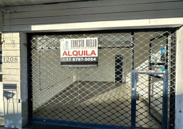 ¡ALQUILER LOCAL SOBRE AV. ANDRES BARANDA, ANTE ESQUINA AV. CARLOS PELLEGRINI. QUILMES!
