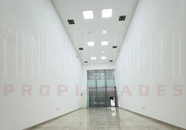 ¡ALQUILER EXCELENTE LOCAL DE DOBLE ALTURA EN BERAZATEGUI CENTRO!