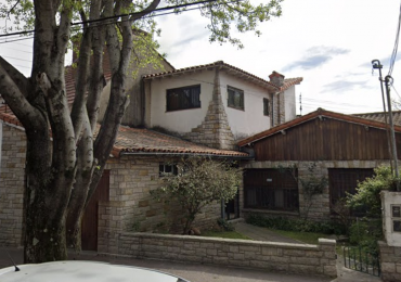 VENTA CASA PH DE 5 AMBIENTES MAS ESTUDIO CON  GRAN LOTE. QUINCHO, GRAN PARQUE Y GARAGE PARA 2 AUTOS. BERNAL OESTE CENTRO.