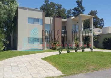 A. ALQUILER Impecable Casa en Abril Club de Campo