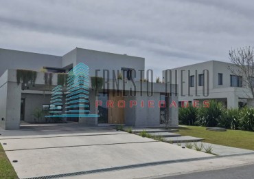 Espectacular Casa en Venta de Cinco Ambientes en Puerto Nizuc-Guillermo Hudson