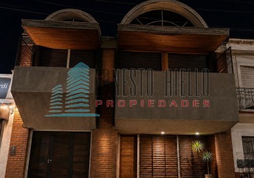 VENTA IMPECABLE CASA DOS PLANTAS CON PARQUE- ZONA RESIDENCIAL 