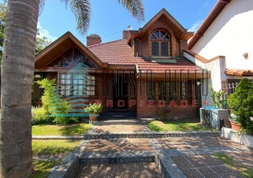 A. Casa en Venta Barrio Parque Bernal