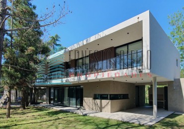 A. Casa en Venta 4 Ambientes Greenville con Piscina