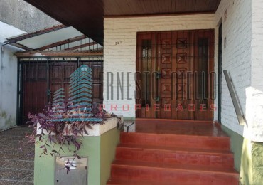 A. Venta Bernal Centro Importante Casa 5 ambientes 