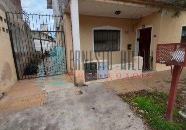 VENTA CASA 3 AMB. C/COCHERA, PATIO Y LAVADERO INDEPENDIENTE. BERAZATEGUI