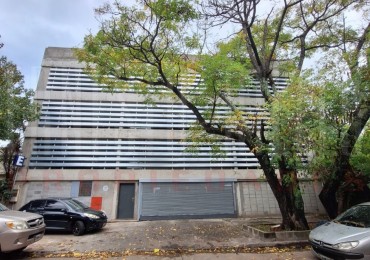 VENTA DE COMODA COCHERA EN SEGUNDO PISO EN QUILMES CENTRO.